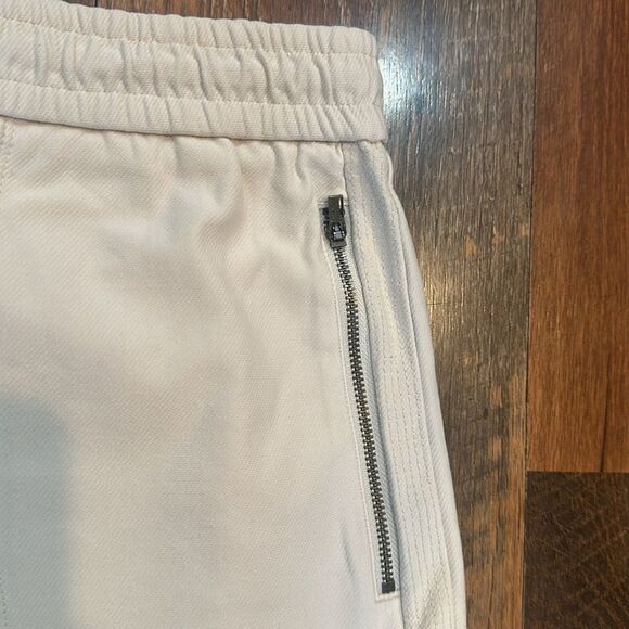 Athleta shorts 4 (5520) - Picture 2 of 5